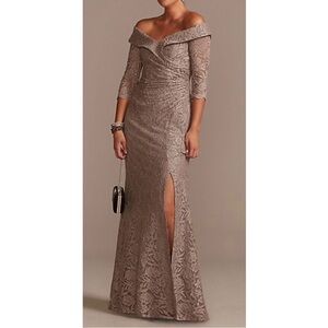 OLEG CASSINI
Off-the-Shoulder‎ V-Neck Ruched Lace Gown Size 6 NWT